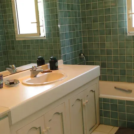 Maison 4 Pieces Avec Piscines A 250m Des Plages, 1km Du Centre-ville, Wi-fi, Animaux Acceptes - Fr-1-780-13 Holiday home Sainte-Maxime